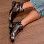 Bota Molly Feminina Melissa com Spike e Fivela Lateral Café