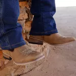 BOTA TEXANA AVELÃ BORDADA