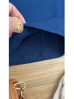 Blusa cavada com gola alta azul marinho