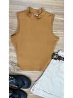Blusa cavada com gola alta terra cota