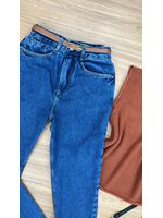 Calça mom jeans com Cinto