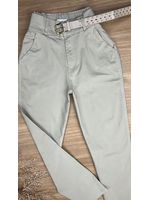 Calça Cenoura com Cinto Detalhado Bege
