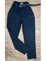 Calça Cenoura com Cinto Detalhado Preta