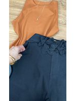 Short Alfaiataria Com Cinto de Flor Preto