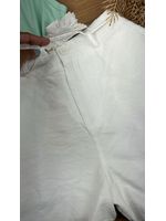 Short Alfaiataria Com Cinto de Flor Branco