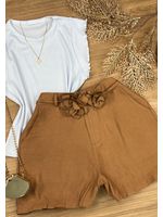 Short Alfaiataria Com Cinto de Flor Caramelo