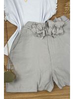 Short Alfaiataria Com Cinto de Flor Cinza Claro