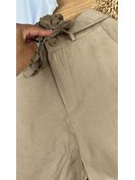 Short Alfaiataria Com Cinto de Flor Caqui