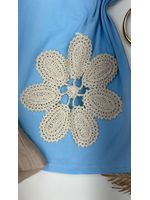 Tshirt Bordada Flor Crochê Azul