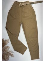 Calça Cenoura com Cinto Caramelo