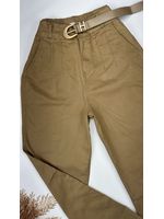 Calça Cenoura com Cinto Caramelo