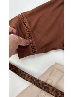 Blusa Manga com Detalhe Guipir Marrom
