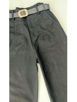 Calça Cenoura Preta com Cinto de Elástico