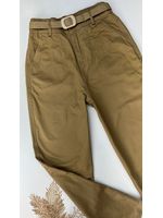 Calça Cenoura Caramelo com Cinto de Elástico 