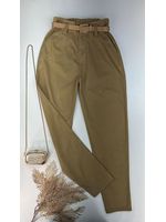 Calça Cenoura Com Cinto Encapado Bege