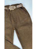 Calça Cenoura MOM Com Cinto Marrom