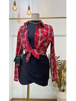 Camisa xadrez fundo vermelho