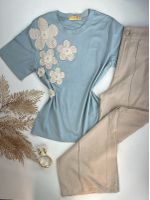 Blusa Com Aplicação de Flores Em Crochê Azul Bebê 
