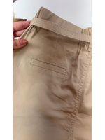 Calça Cenoura com Cinto Dourado Bege Clara