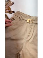 Calça Cenoura com Cinto Dourado Bege Clara