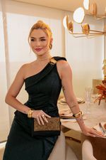 Vestido Midi em Jacquard Preto com Fivela Dourada