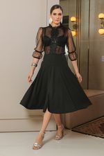 Blusa em tela e tule poá