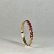 Meia Aliança Rubi Ouro 18K