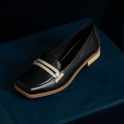 Sapato Mocassim RetrÔ - Preto e Off White - TRAMA