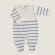 Macacão Artur Branco com Azul Bebê. 