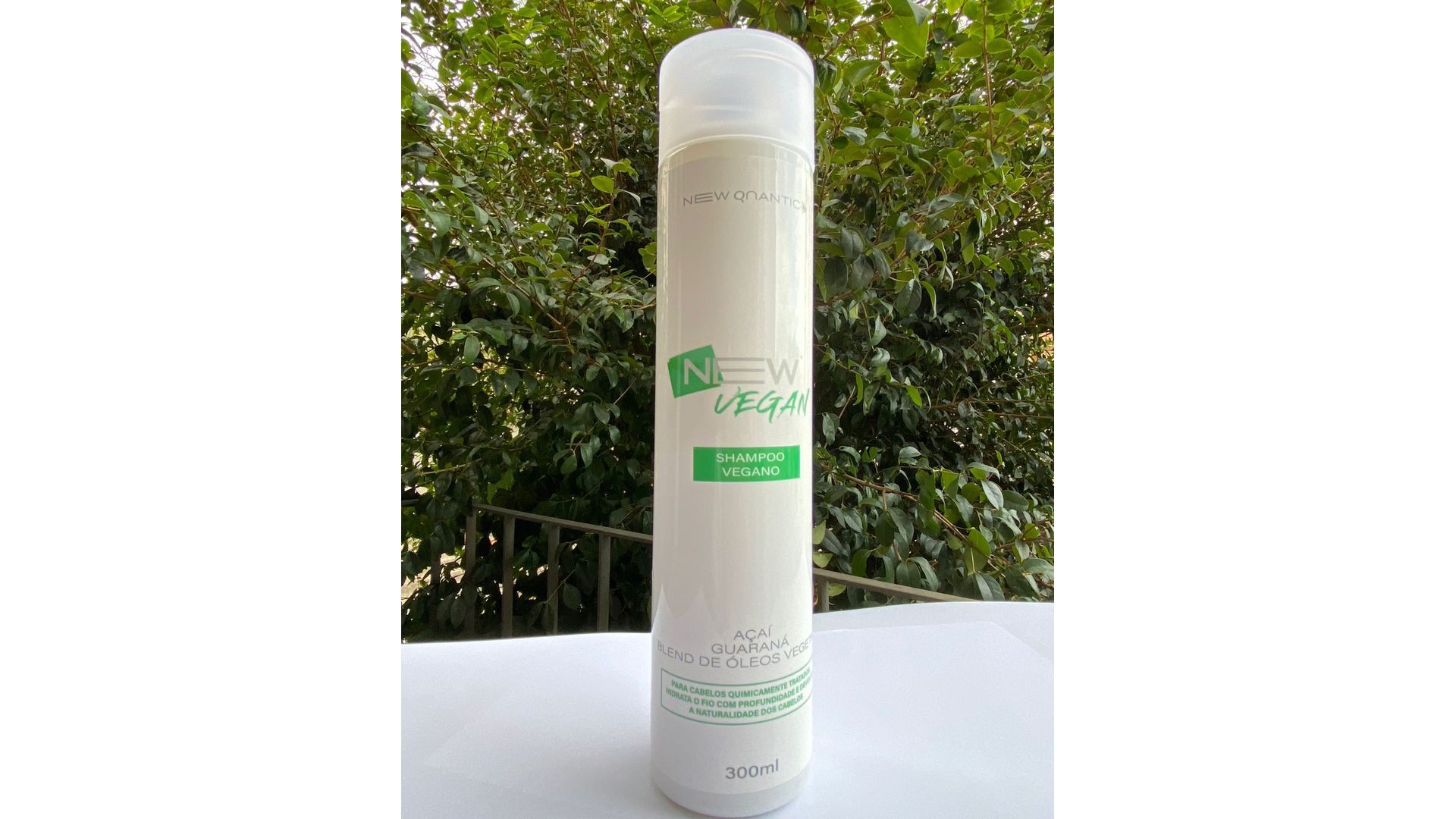 Shampoo Vegano New Quantic - Para cabelos com química, hidrata os fios com profundidade e devolve a naturalidade