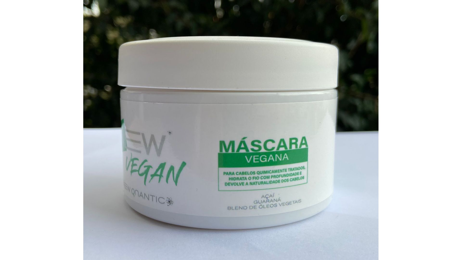 Máscara hidratante Vegana New Quantic - Para cabelos com química, hidrata os fios com profundidade e devolve a naturalidade