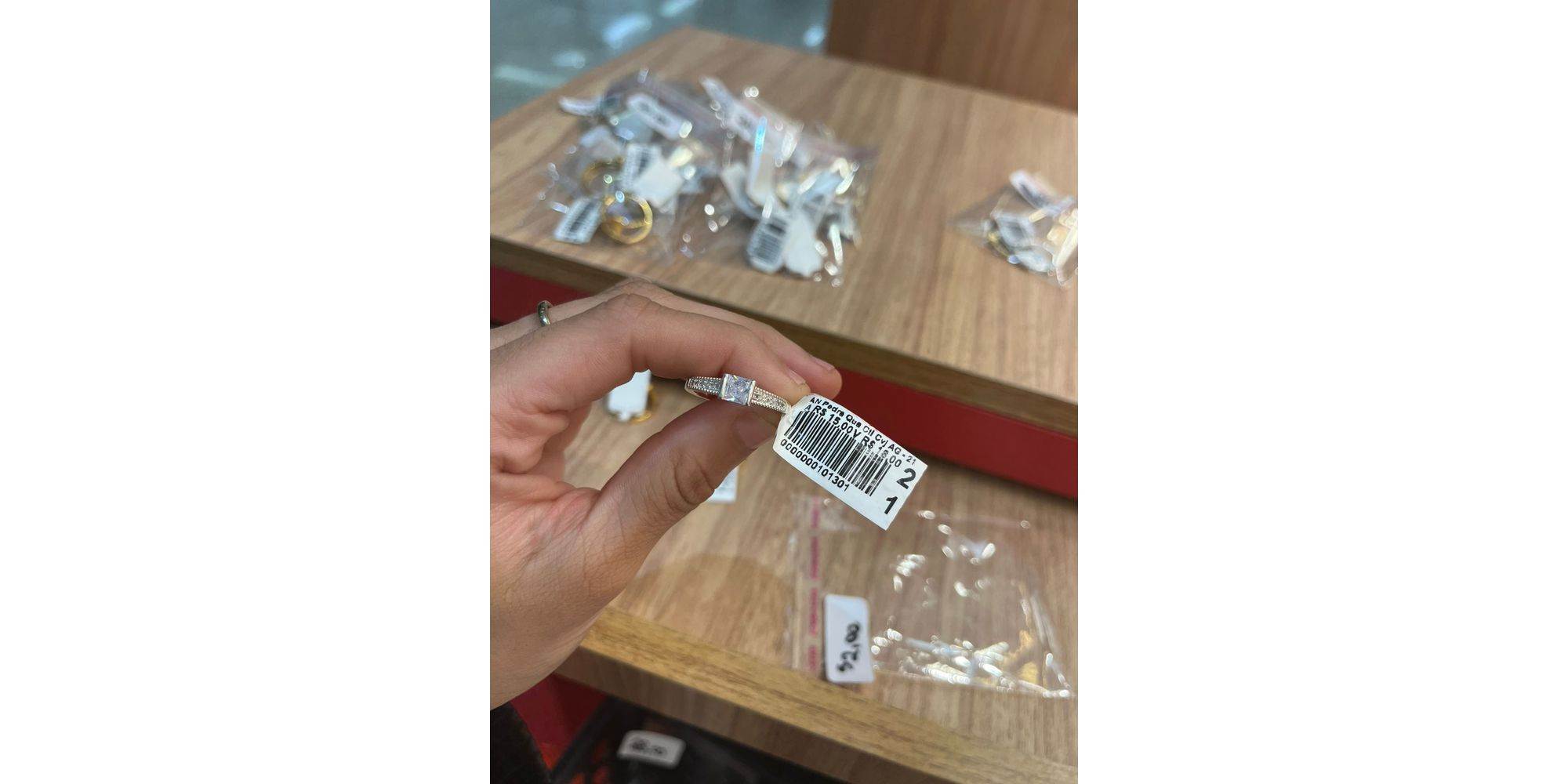 Anel Pedra Quadrada Cristal Cravejado Banhado A Prata 925