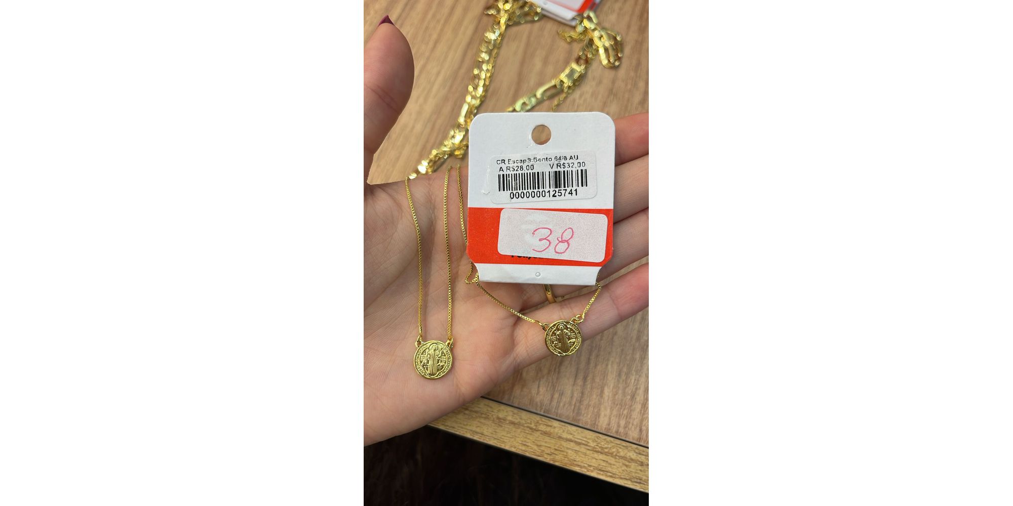 Corrente Escapulário São Bento Banhado A Ouro 18K