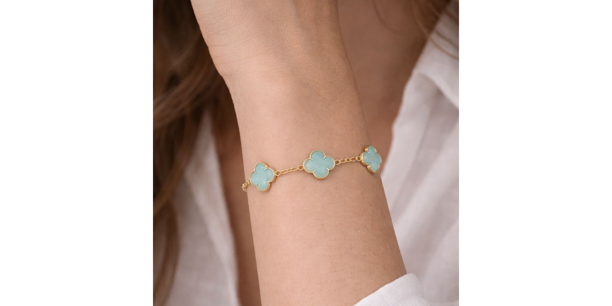 Pulseira Três Trevo Azul Água Banhado A Ouro 18K