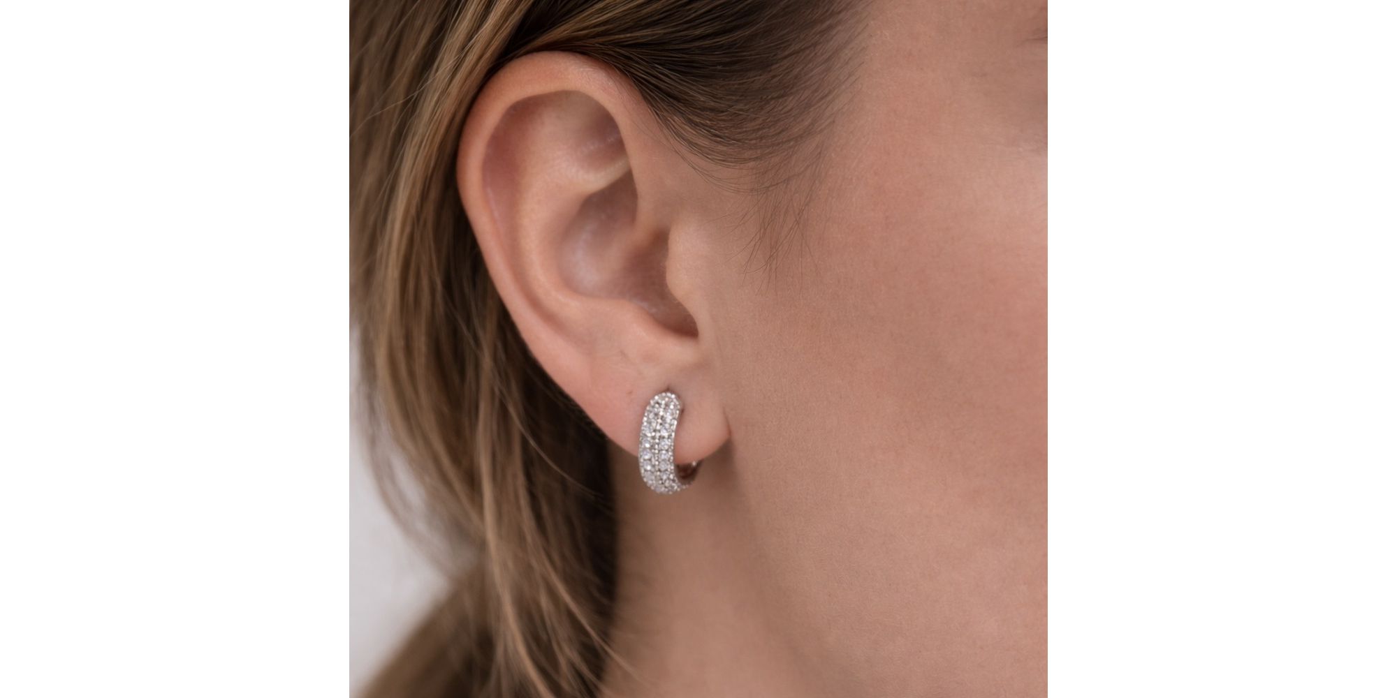 Brinco Argola Cravejada N14 Zircônia Banhado a Prata 925