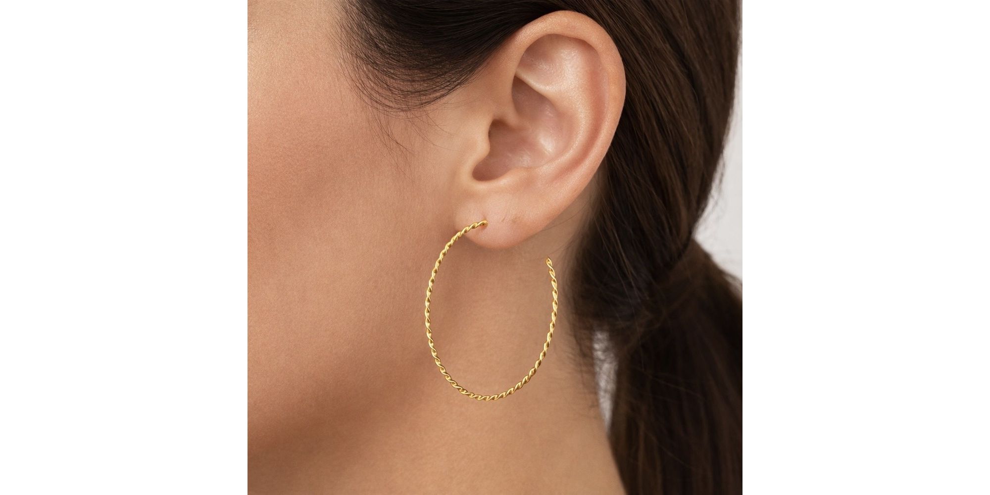 Brinco Argola Torcida Tarraxa N7 Banhado a Ouro n18K