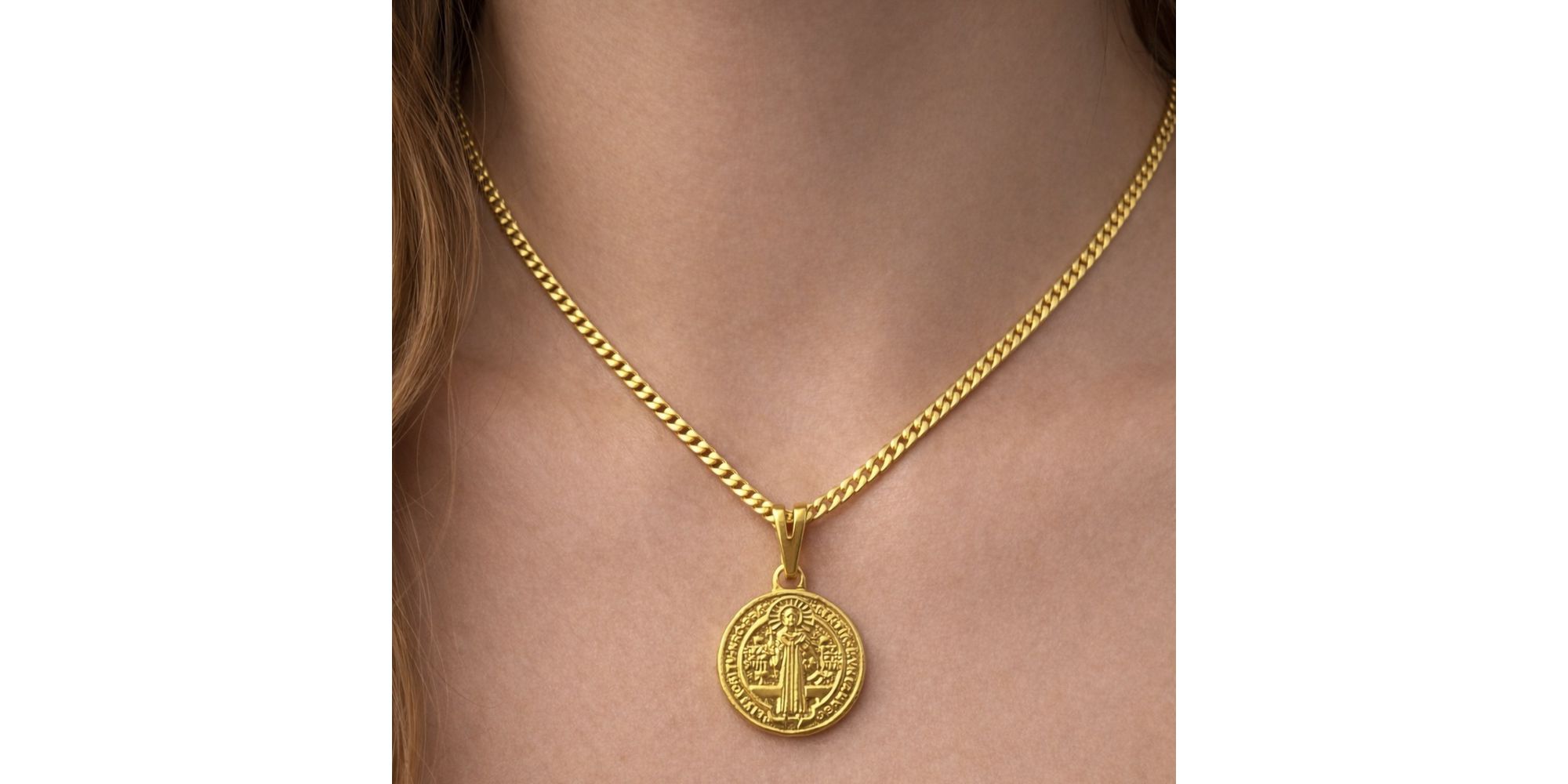 Pingente Medalha São Bento Banhado a Ouro 18K