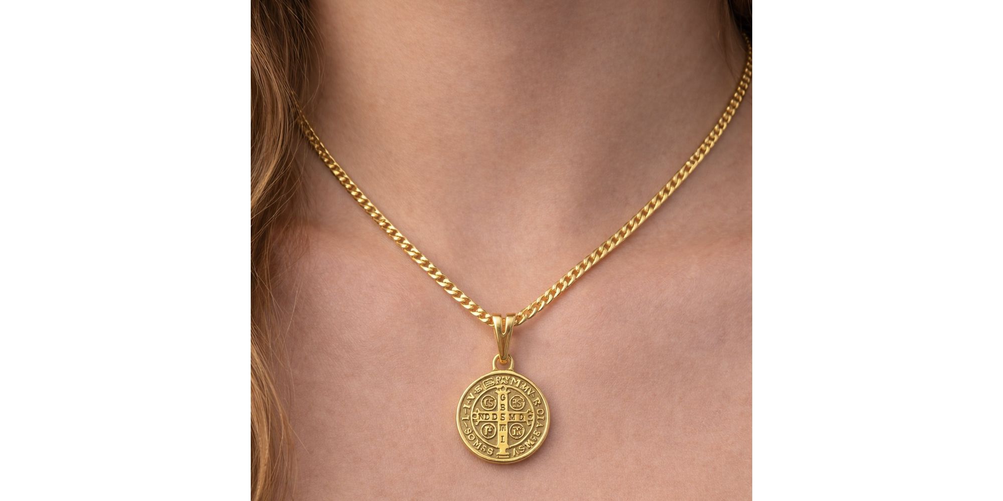 Pingente Medalha São Bento Banhado a Ouro 18K