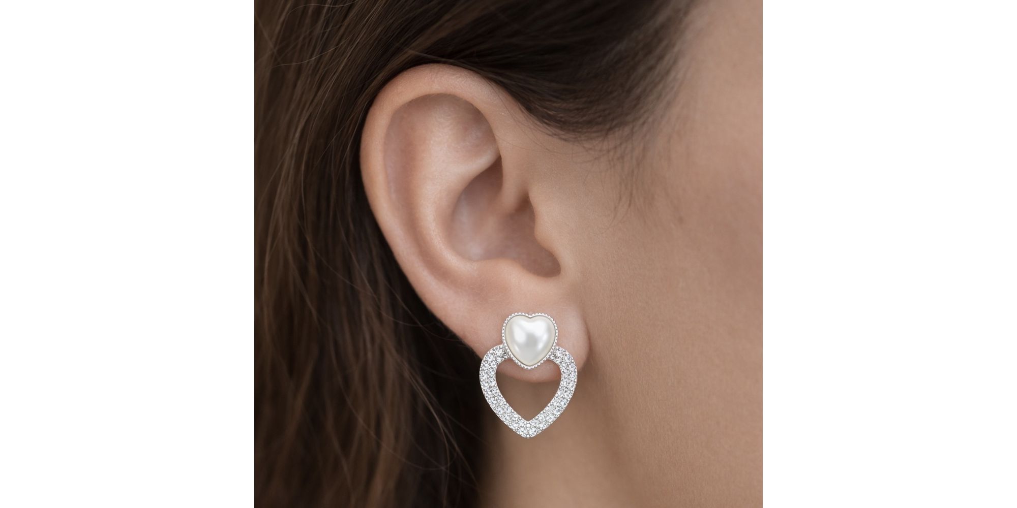 Brinco Coração Pérola Vazado Cravejado Tarraxa Hipoalergênico Banhado a Prata 925