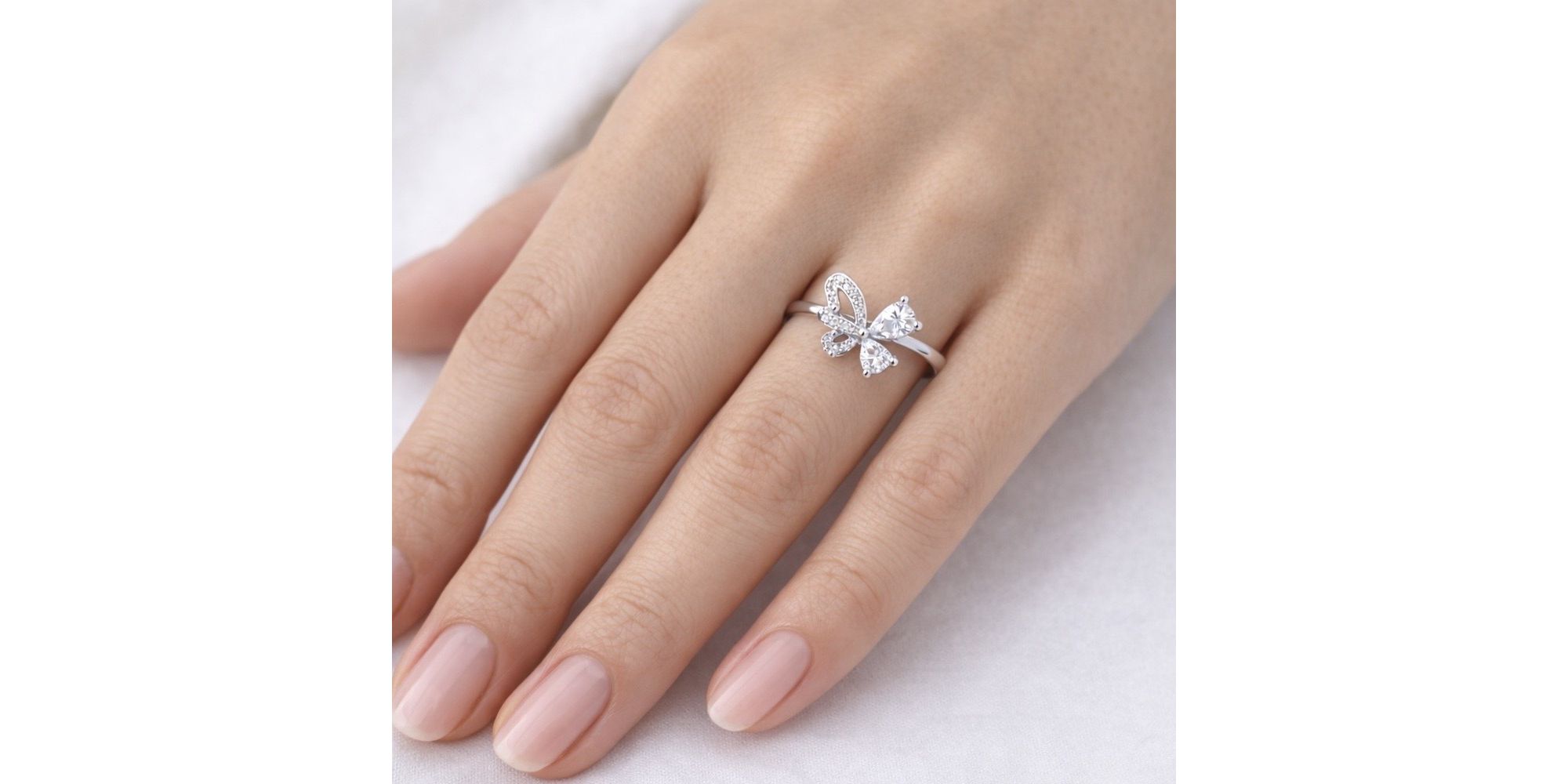 Anel Borboleta Cravejado Cristal Banhado a Prata 925