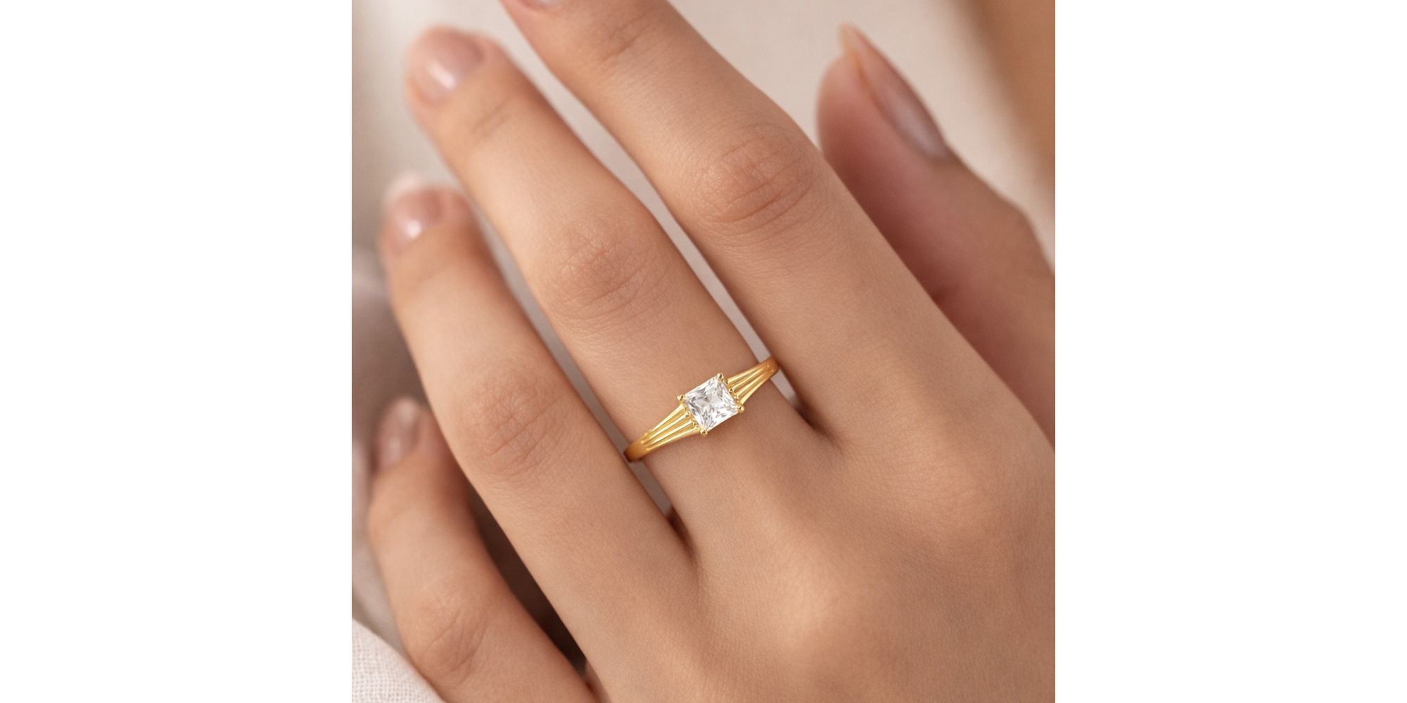 Anel Pedra Quadrada Cristal Zircônia Banhado a Ouro 18K