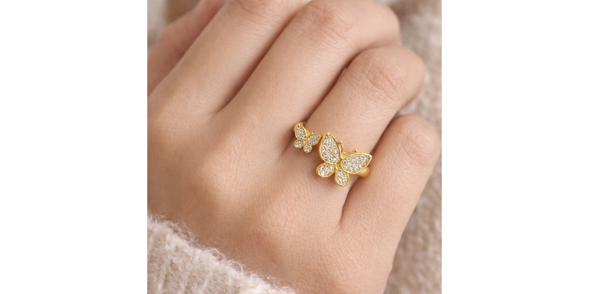 Anel Borboleta Dupla Regulável Cravejado Banhado. a Ouro 18K