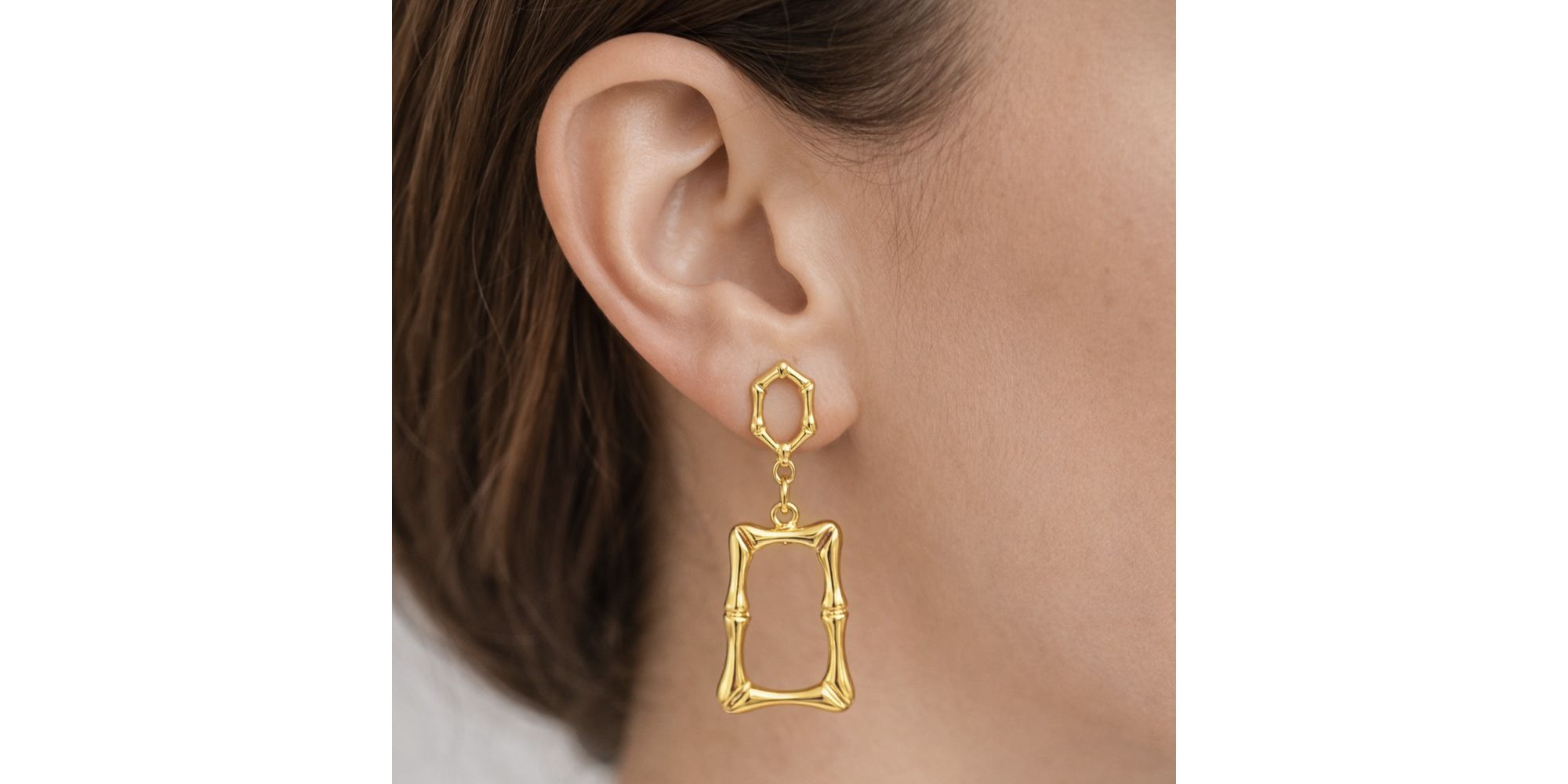 Brinco Moldura Requinte Banhado a Ouro 18K