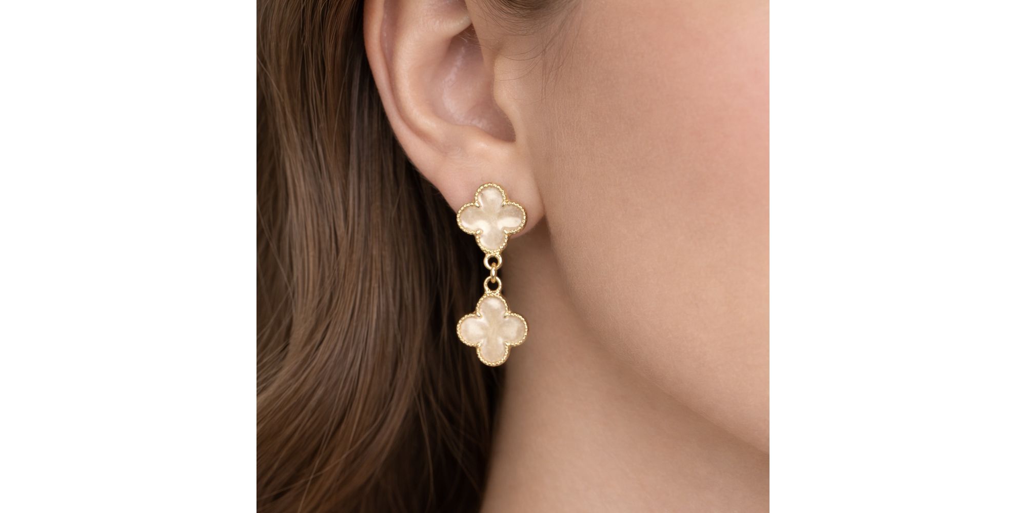 Brinco Trevo Pérola Virgínia Banhado A Ouro 18K