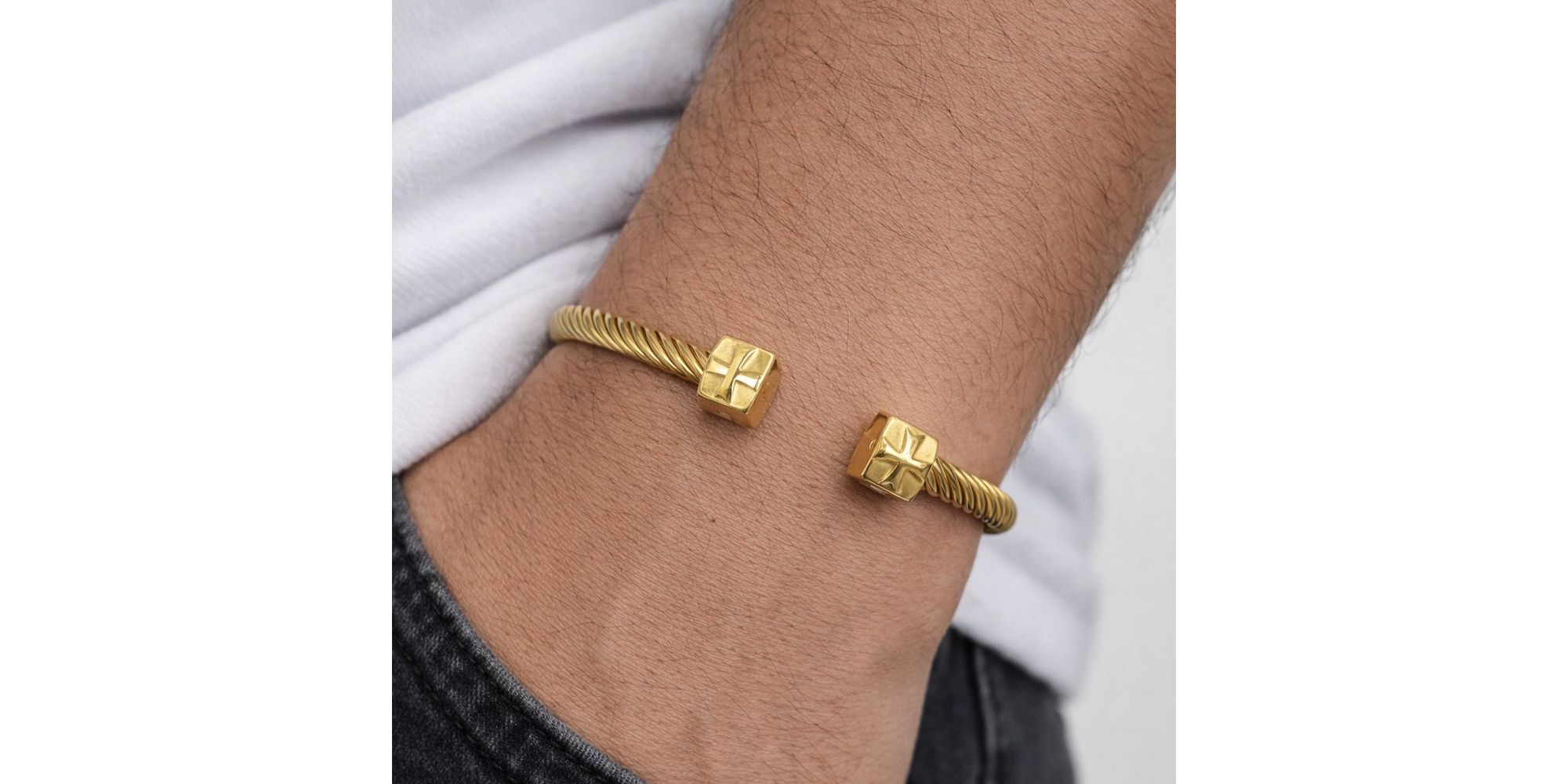 Pulseira Bracelete Duas Ponta Quadrada Aço Dourado.
