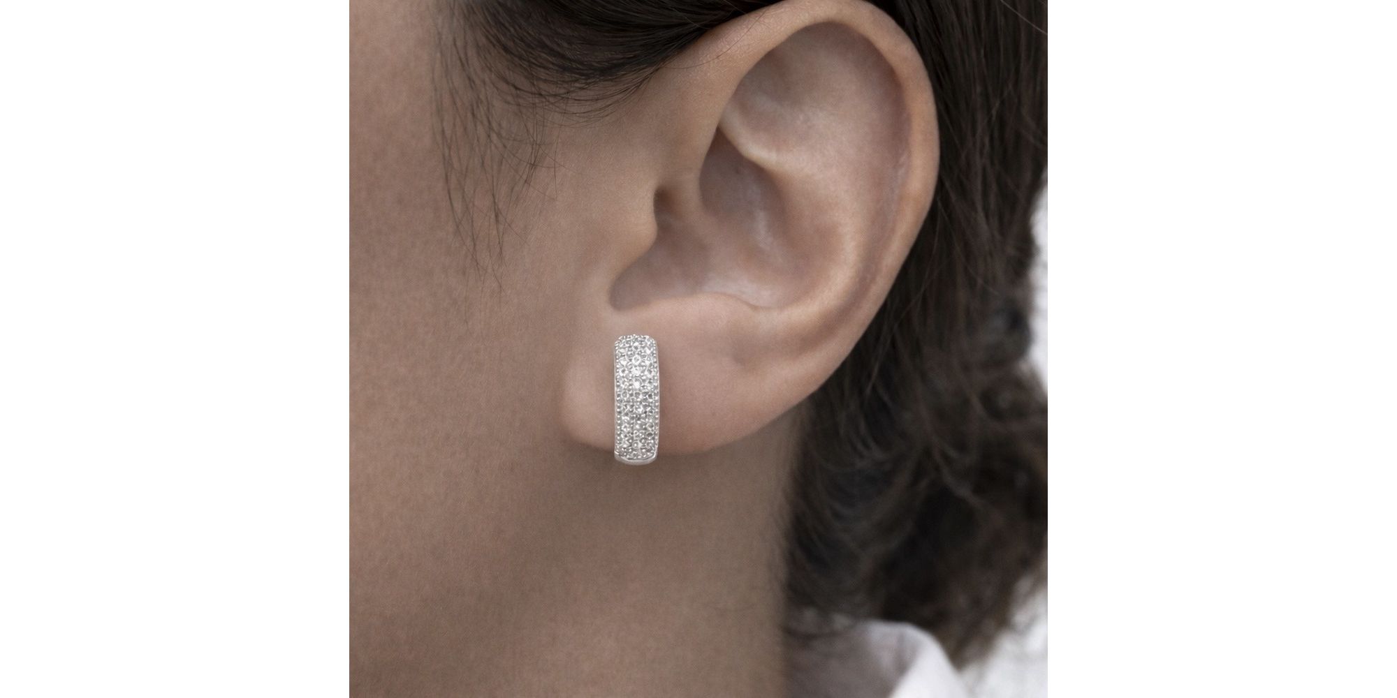 Brinco Argola Cravejada N17 Zircônia Banhado a Prata 925