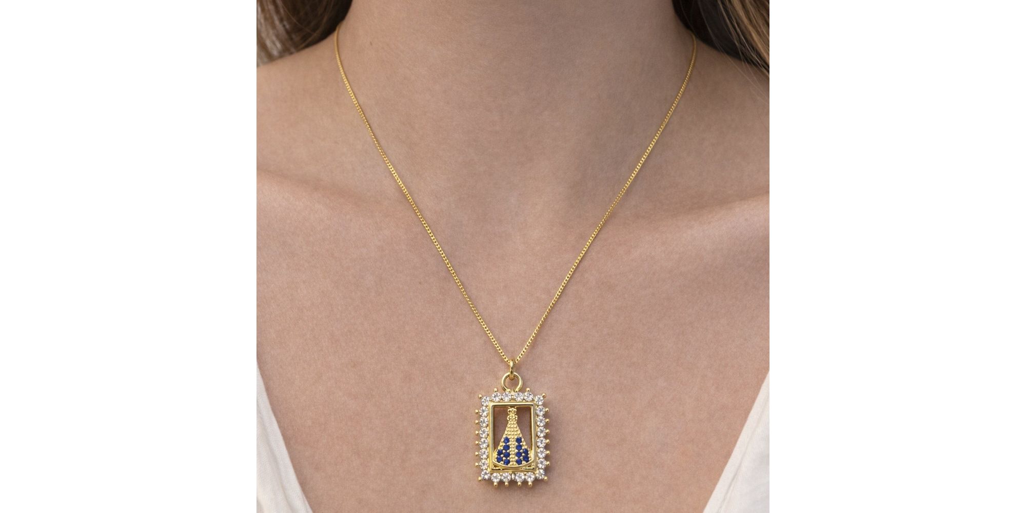 Colar Nossa Senhora Moldura Azul Cravejado Banhado a Ouro 18K