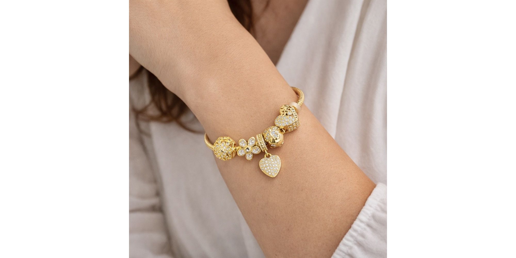 Pulseira Pandora Completa Cravejada Banhado a Ouro 18K