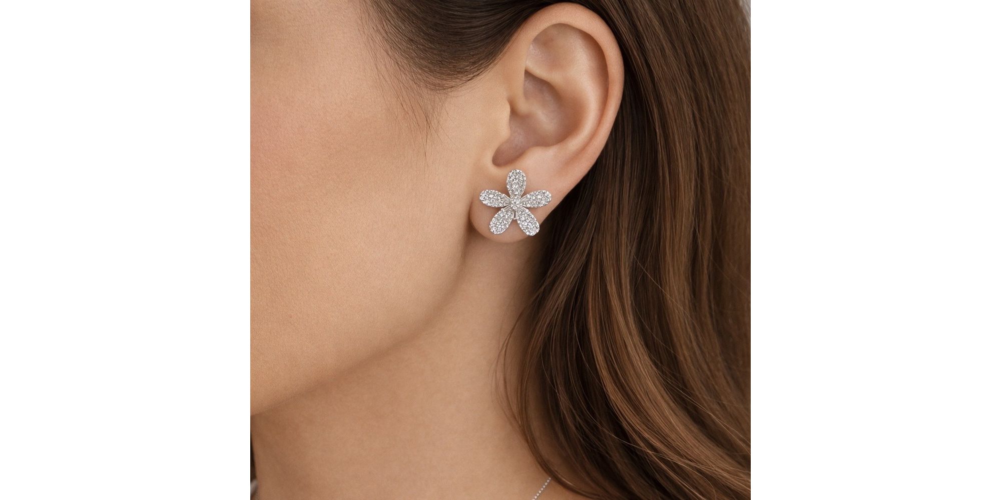 Conjunto Flor Cinco Pétalas Cravejado Banhado a Prata 925