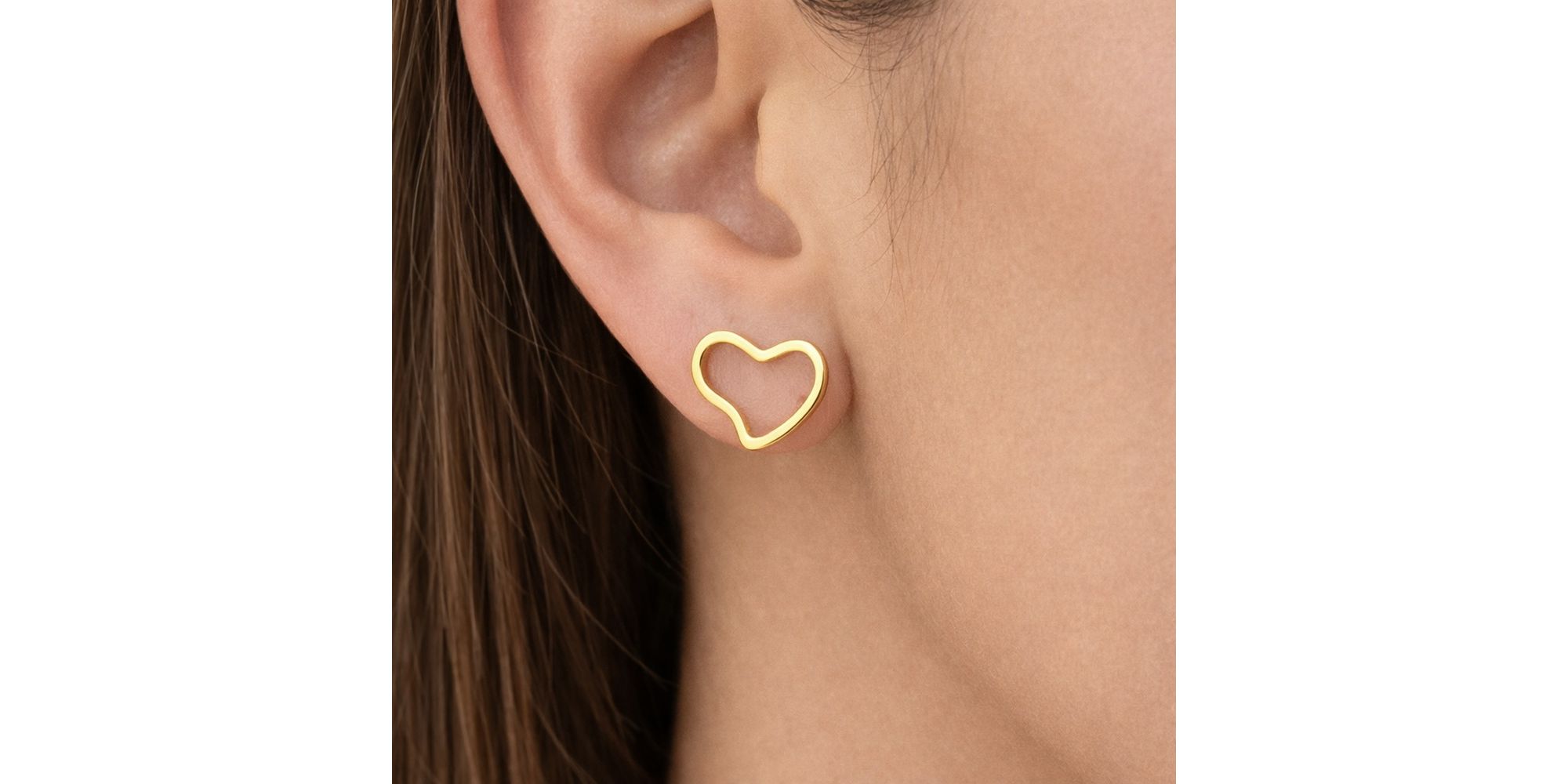 Brinco Coração Vazado Curvado Banhado a Ouro 18K